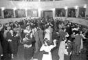 Coppie che ballano in platea (1950) - Coppie che ballano in platea (1950)