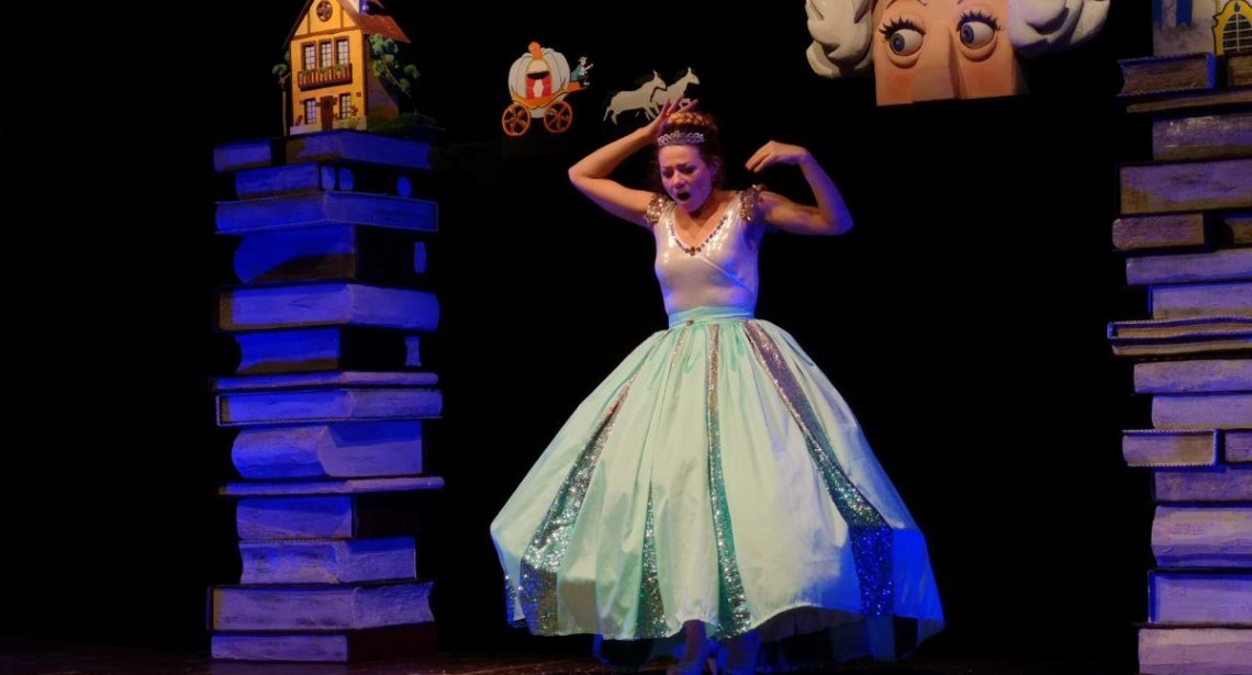 CENERENTOLA IN BIANCO E NERO